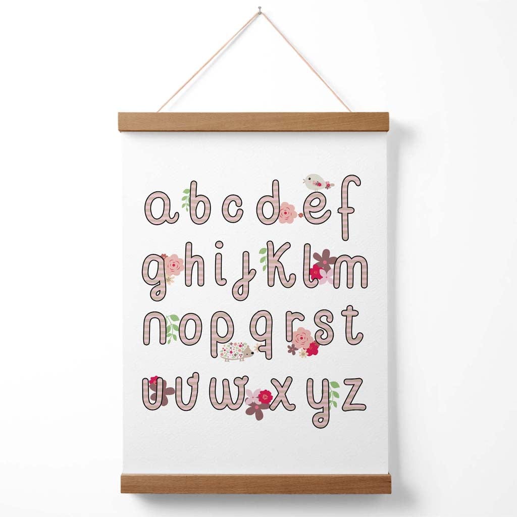 Süßes Alphabet mit pinken Blumen Poster mit Aufhänger