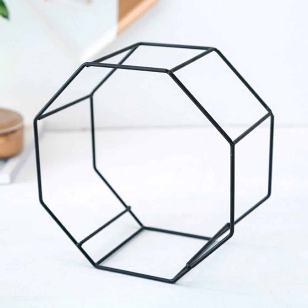 Frendorf | GeoFrame Keramik Wandpflanztopf mit Metallrahmen | Octagon Design