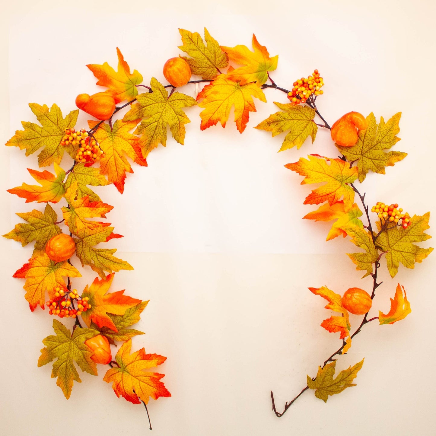 Frendorf | Beere, Ahornblatt & Kürbis Girlande 180 cm - Festliche Herbstgirlande mit Kürbissen, Beeren und Ahornblättern - Perfekt für Herbst, Erntedankfest, Kaminsimse, Tische und saisonale Displays