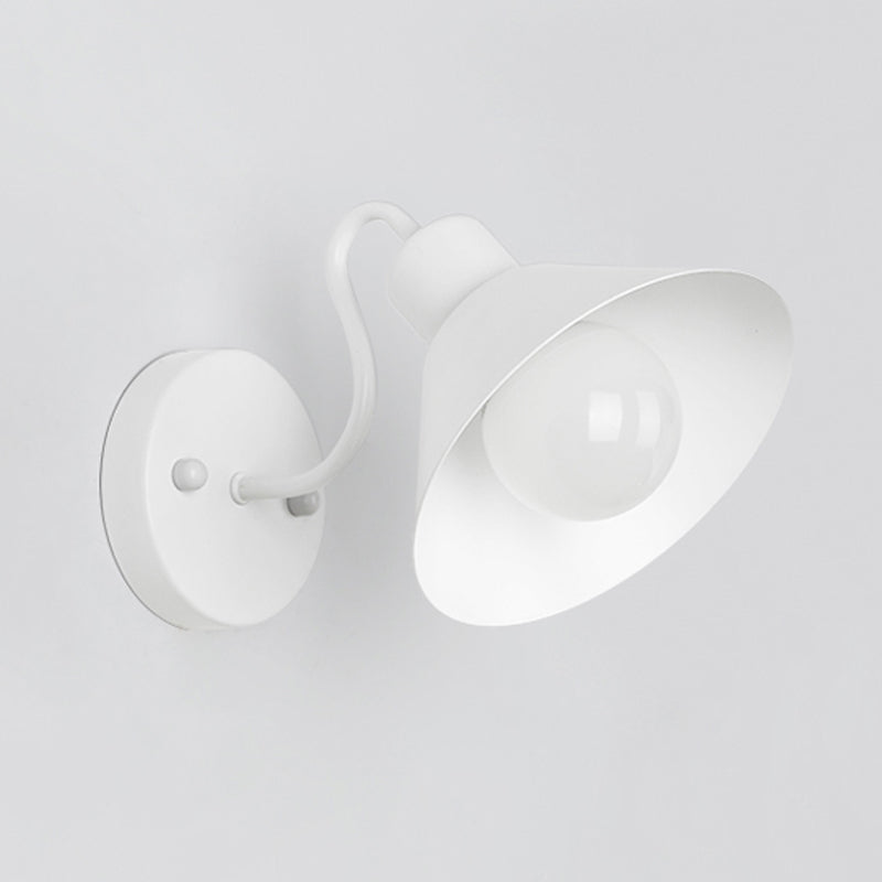 Frendorf | 1 Licht Schlafzimmer Wandlampe Industrieller Stil Weiß/Schwarz Wandleuchte mit Kegel Metallschirm