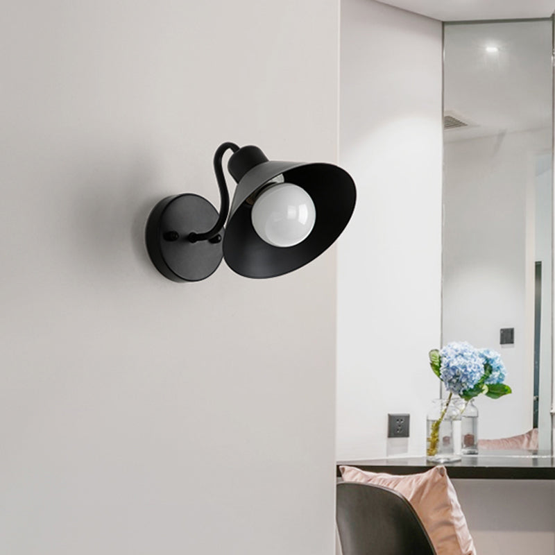 Frendorf | 1 Licht Schlafzimmer Wandlampe Industrieller Stil Weiß/Schwarz Wandleuchte mit Kegel Metallschirm