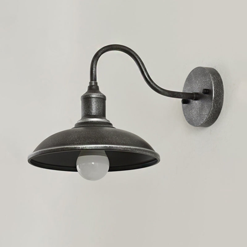 Frendorf | 1 Licht Außenbeleuchtung Fixture Vintage Alter Silber/Antik Messing Wandlampe mit Gewölbtem Metallschirm