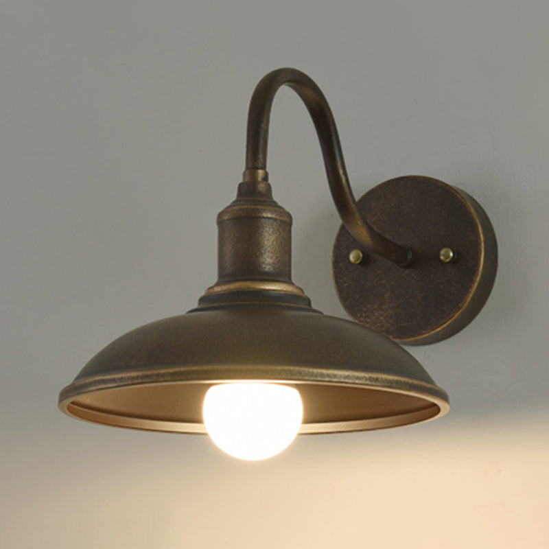 Frendorf | 1 Licht Außenbeleuchtung Fixture Vintage Alter Silber/Antik Messing Wandlampe mit Gewölbtem Metallschirm