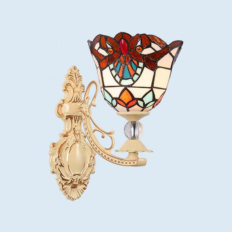 Frendorf | Geschnittenes Glas Weiß/Rot/Rosa Wandlampe Kegel/Blume/Dome 1 Licht Mediterrane Wandmontierte Lampe für Außenbereich
