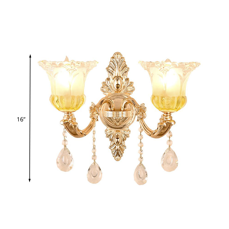 Frendorf | 1/2 Köpfe Frosted Glass Wandlampe Traditionalist Gold Flower Wohnzimmer Wandmontierte Licht mit Kristall Drapierung