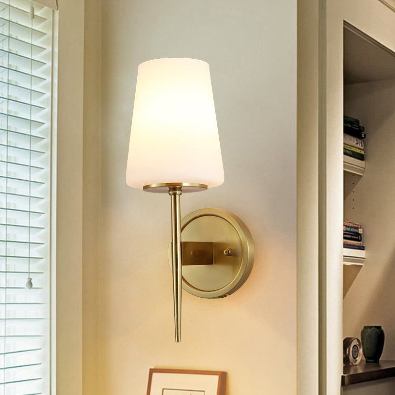Frendorf | Tapered Wandlamp Modernistisch Opal Glas 1 Gloeilamp Messing Sconcelamp Met Metalen Potloodarm