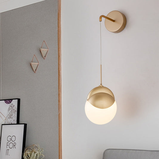Frendorf | 1 Bulb Wohnzimmer Wandlampe Moderne Gold Wandleuchte mit rundem Milchglasschirm