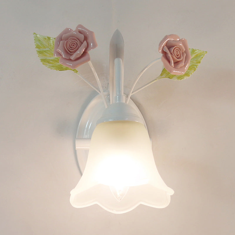 Frendorf | Ivoor Glazen Bloem Wandlamp Platteland 1 Hoofd Woonkamer Wandverlichting Armatuur in Wit/Roze/Blauw