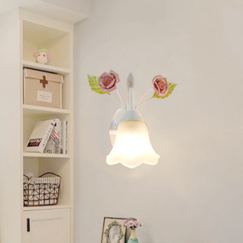 Frendorf | Ivoor Glazen Bloem Wandlamp Platteland 1 Hoofd Woonkamer Wandverlichting Armatuur in Wit/Roze/Blauw