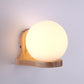 Frendorf | Modernisme 1 Gloeilamp Wandverlichting Houten Sferische Wandlamp met Melkglas Schaduw