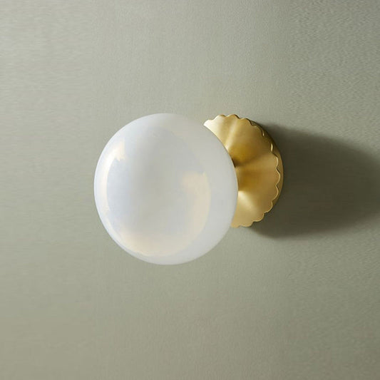 Frendorf | 1 Glühbirne Wohnzimmer Wandleuchte Minimalistische Gold Wandleuchte mit Orb Milchglas Schirm