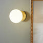 Frendorf | 1 Glühbirne Wohnzimmer Wandleuchte Minimalistische Gold Wandleuchte mit Orb Milchglas Schirm