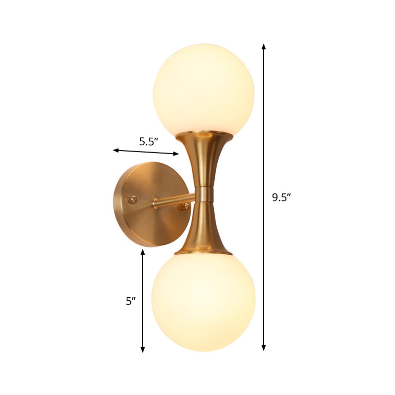 Frendorf | 2 Glühbirnen Badezimmer Waschbecken Licht Modernismus Messing Wandmontierte Lampe mit Orb Milchglas-Schirm
