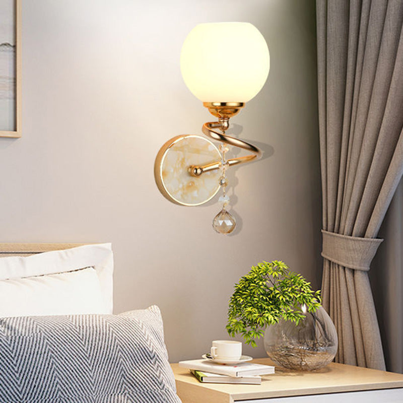Frendorf | Dome Schlafzimmer Wandleuchte Traditionelles Frosted Glas 1 Kopf Gold/Chrom Wandbeleuchtung mit Kristallkugel