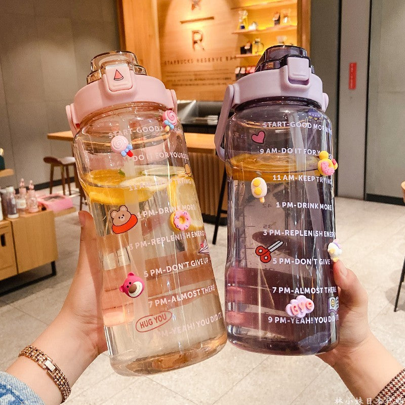 Großer Plastikbecher Tragbare Wasserflasche