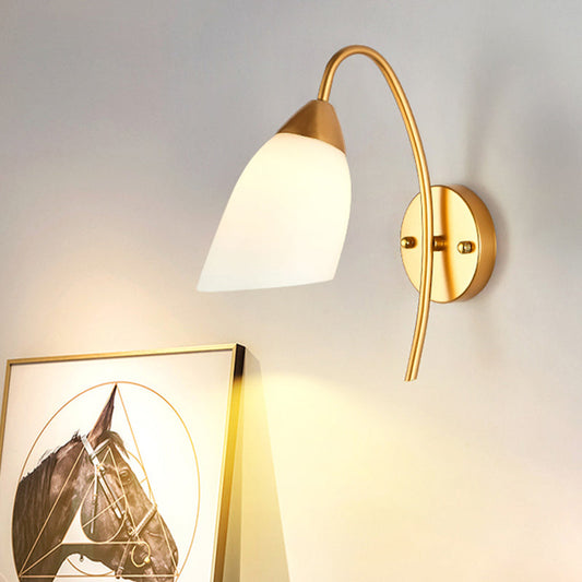 Frendorf | 1 Kopf Schlafzimmer Wandleuchte Modernismus Gold Wandmontage Lampe mit Flare Weißem Glas-Schirm