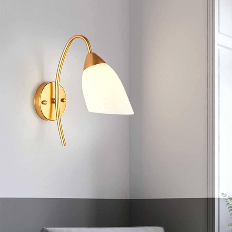 Frendorf | 1 Kopf Schlafzimmer Wandleuchte Modernismus Gold Wandmontage Lampe mit Flare Weißem Glas-Schirm