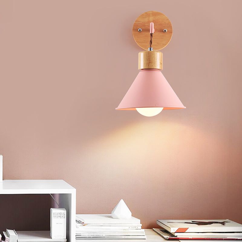 Frendorf | Kegelvormige Metallic Wandlamp Nordic Stijlvolle 1 Licht Blauw/Roze/Wit Wandmontage Lamp met Houten Kap