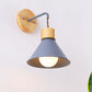 Frendorf | Kegelvormige Metallic Wandlamp Nordic Stijlvolle 1 Licht Blauw/Roze/Wit Wandmontage Lamp met Houten Kap