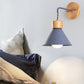 Frendorf | Kegelvormige Metallic Wandlamp Nordic Stijlvolle 1 Licht Blauw/Roze/Wit Wandmontage Lamp met Houten Kap