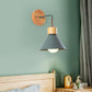 Frendorf | Kegelvormige Metallic Wandlamp Nordic Stijlvolle 1 Licht Blauw/Roze/Wit Wandmontage Lamp met Houten Kap