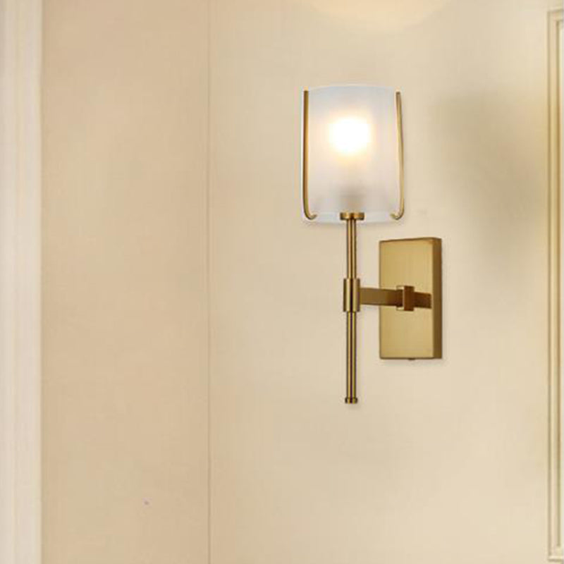 Frendorf | 1-Kopf Metall Wandbeleuchtung Traditionelle Gold Gerade Arm Schlafzimmer LED Wandmontage Licht mit Frosted Glas Shade