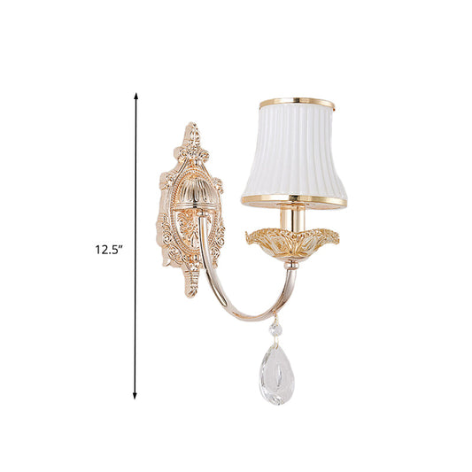 Frendorf | 1/2-Licht Ausladende Wandleuchte Sconce Traditionalismus Messing Satiniertes Weißes Glas Wandleuchtenarmatur mit Kristallverzierung