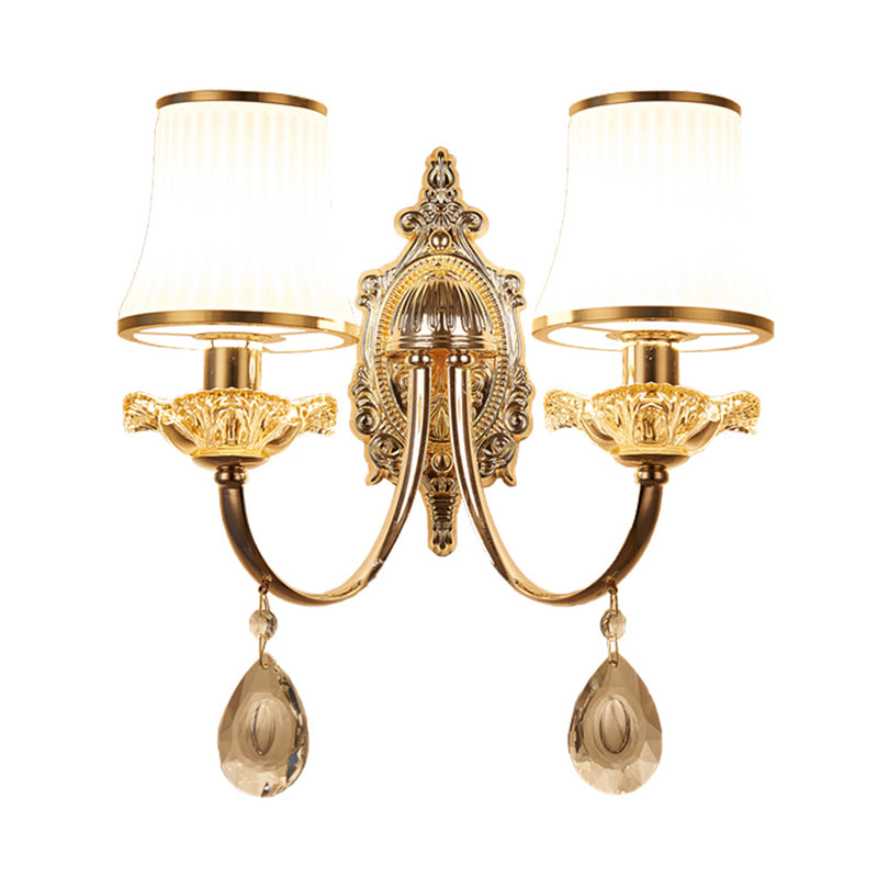 Frendorf | 1/2-Licht Ausladende Wandleuchte Sconce Traditionalismus Messing Satiniertes Weißes Glas Wandleuchtenarmatur mit Kristallverzierung