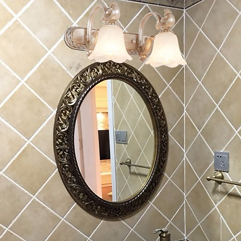 Frendorf | Traditionele Bloemenschaduw Vanity Wandlamp Melkglas 2/3 Koppen Badkamer Wandlicht met Gebogen Arm in Khaki