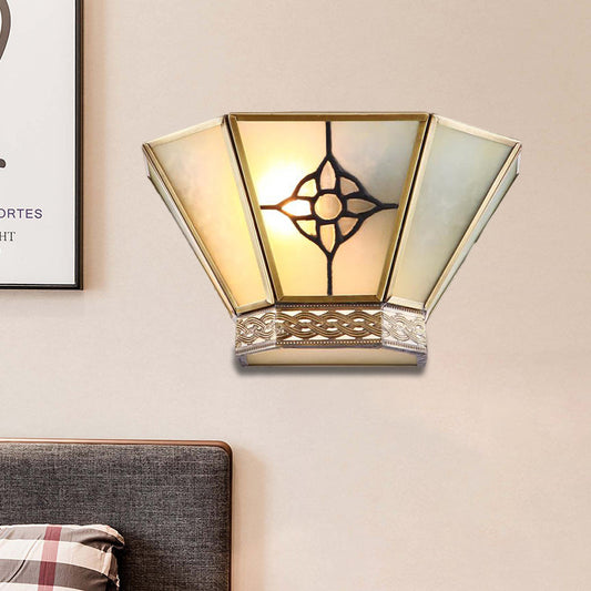 Frendorf | 1 Licht Wandlamp Conisch Witte Gefroste Glas Retro Wandmontage Verlichting met Gouden Draaipatroon