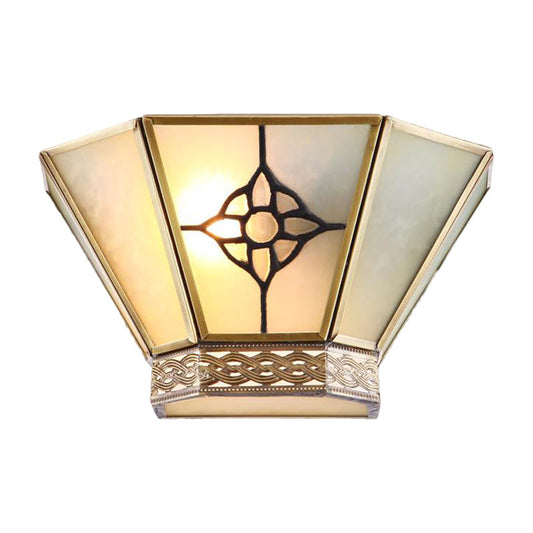 Frendorf | 1 Licht Wandlamp Conisch Witte Gefroste Glas Retro Wandmontage Verlichting met Gouden Draaipatroon
