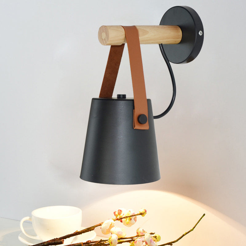 Frendorf | Metalen Kegel Wandlamp Modernist 1 Kop Wit/Zwart Wandverlichting Met Houten Arm