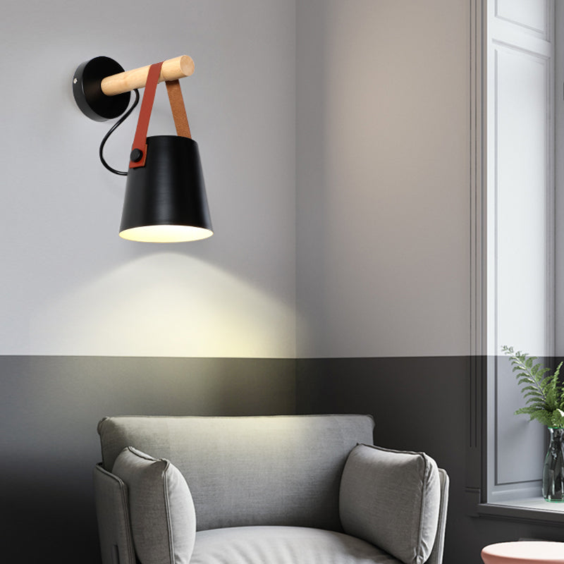 Frendorf | Metalen Kegel Wandlamp Modernist 1 Kop Wit/Zwart Wandverlichting Met Houten Arm