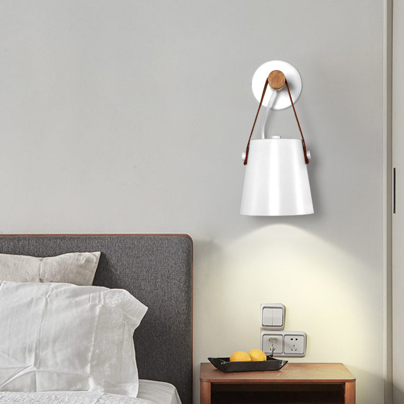 Frendorf | Metalen Kegel Wandlamp Modernist 1 Kop Wit/Zwart Wandverlichting Met Houten Arm