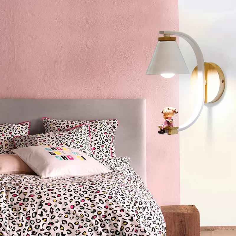 Frendorf | Kegelförmige Schirm Wandlampe mit kleinen Kindern 1 Licht Kinder Harz Wandleuchte für Nachttisch