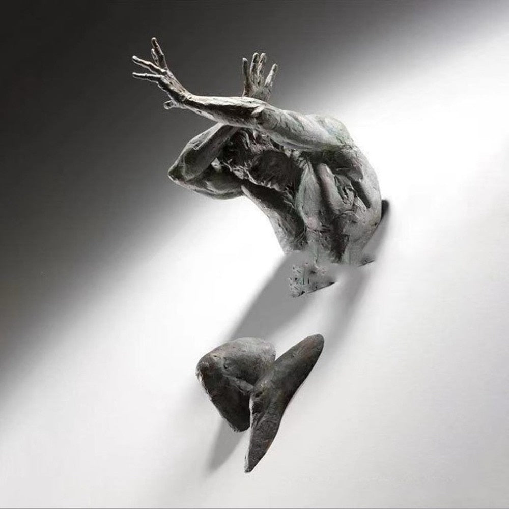 3D Durchwandfigur Skulptur Harz Elektroplattierung Imitation Kupfer abstrakter Kletterer Statue Wohnzimmer Wohnkultur