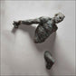 3D Durch Wand Figur Skulptur Harz Elektroplattierung Imitation Kupfer Abstract Kletternder Mann Statue Wohnzimmer Wohnkultur
