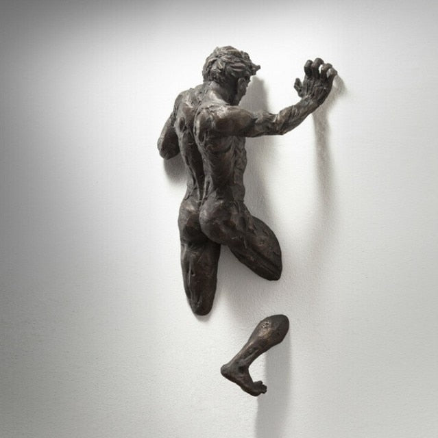 3D Durchwandfigur Skulptur Harz Elektroplattierung Imitation Kupfer abstrakter Kletterer Statue Wohnzimmer Wohnkultur