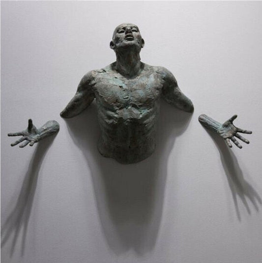 3D Durchwandfigur Skulptur Harz Elektroplattierung Imitation Kupfer abstrakter Kletterer Statue Wohnzimmer Wohnkultur