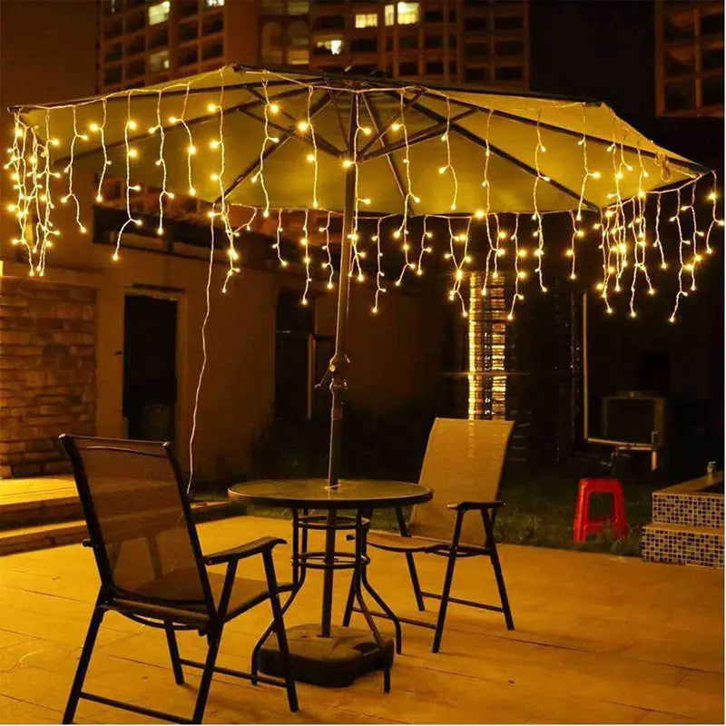 Quntis 10m 300 LED Solar Lichterkette – IP44 Wasserdicht Outdoor Garten & Patio Weihnachtswasserfall Eiszapfenlichter für Feiertags- & Festdeko