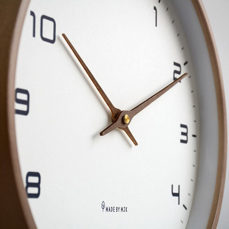 Wanduhr - Luxora - Nordisches Design - Massivholz