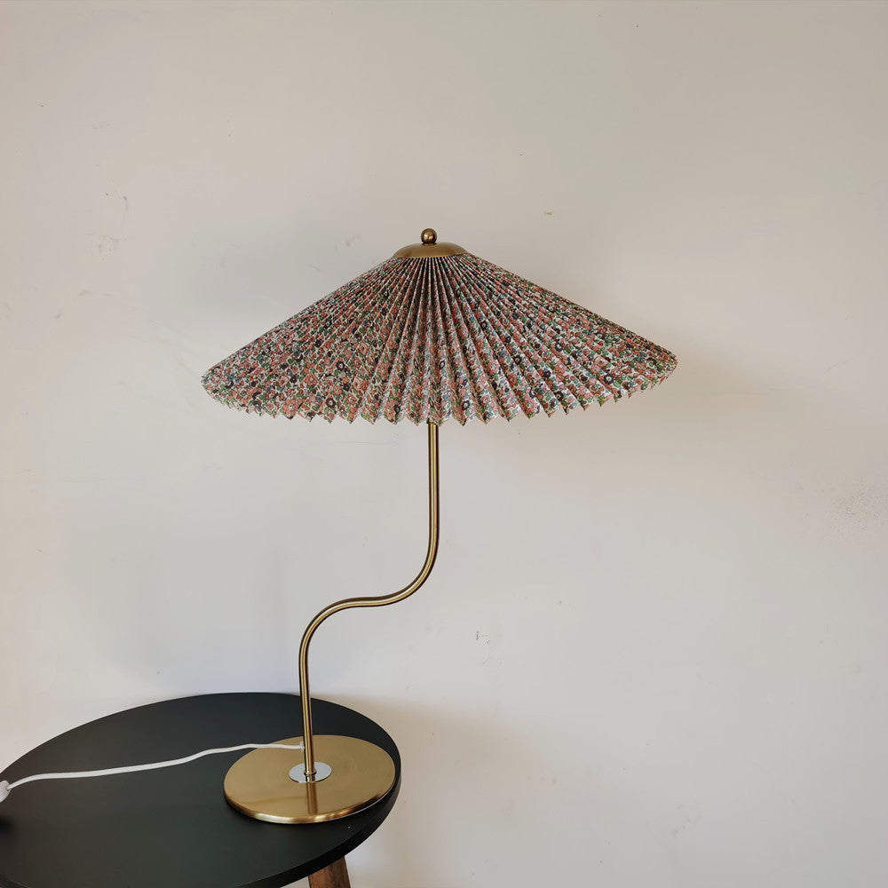 Frendorf | LumiCharm Retro Tischlampe Schirm Design | Faltenschirm | Dekorative Lampe | Stimmungslicht für Zuhause