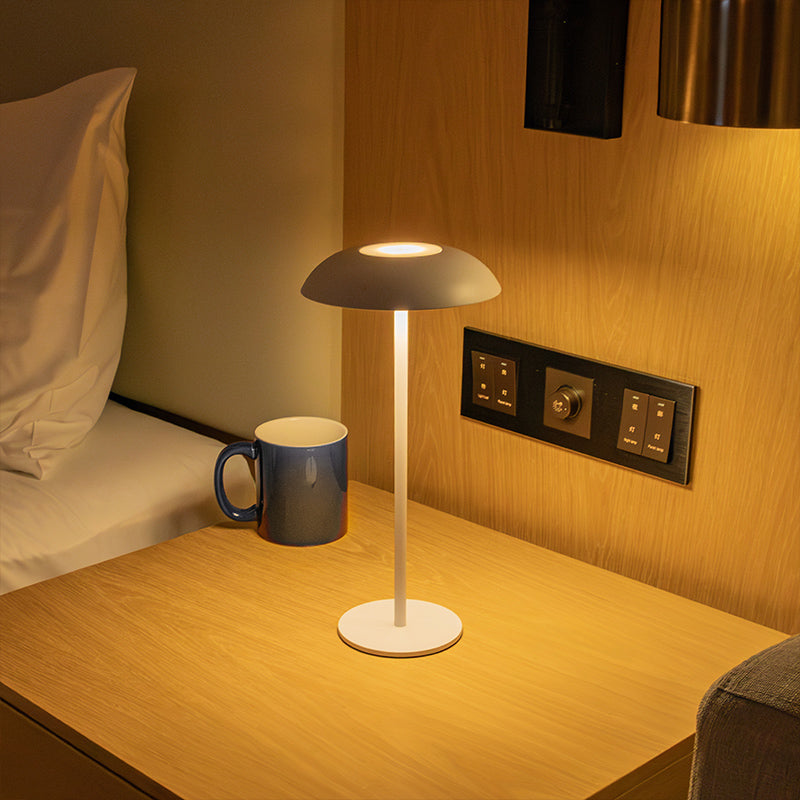 IronShine | Elegante & Wiederaufladbare Tischlampe