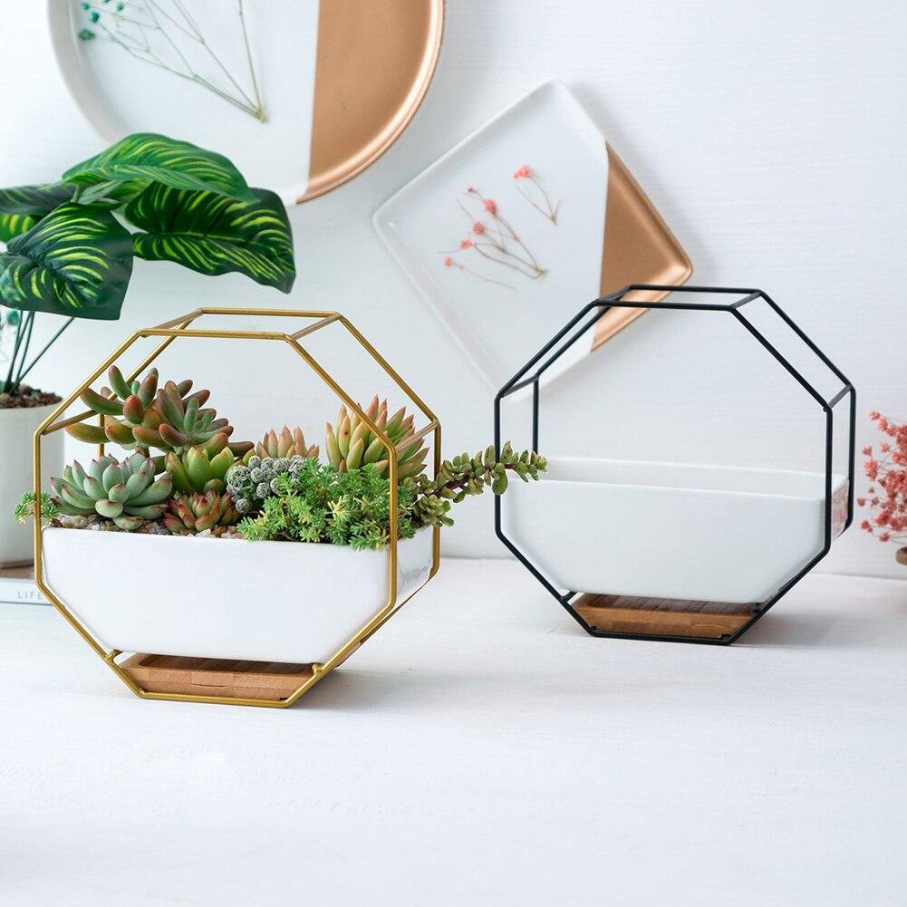 Frendorf | GeoFrame Keramik Wandpflanztopf mit Metallrahmen | Octagon Design