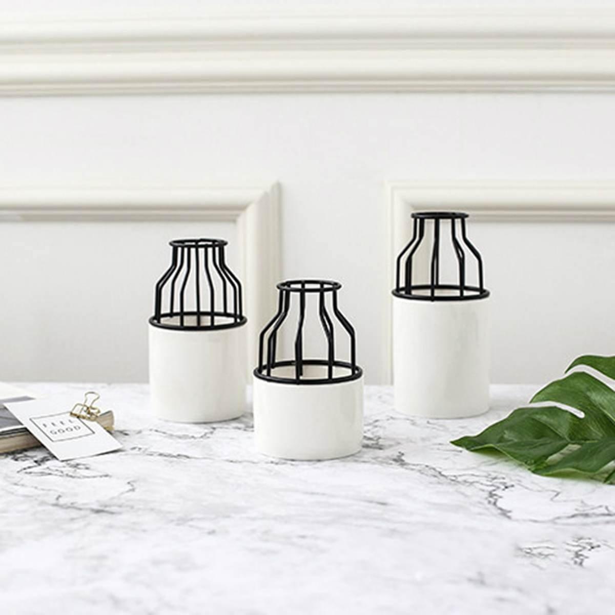 Frendorf | Artévo Eisen-Keramik Design Vase | Modernes Gittermuster | Elegante Dekoration | Für Wohnzimmer & Büro