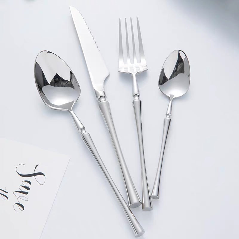 Klassisches Edelstahlset mit Eleganten Griffen