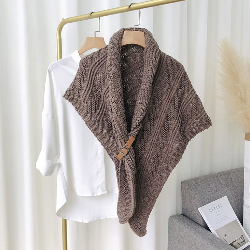 Frendorf | Dreieckiger Strickschal mit Leder-Schlaufe
