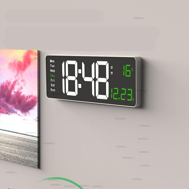 Frendorf | LumiTime Elegante Digitale Uhr – Modernes Design & Beleuchteter Bildschirm