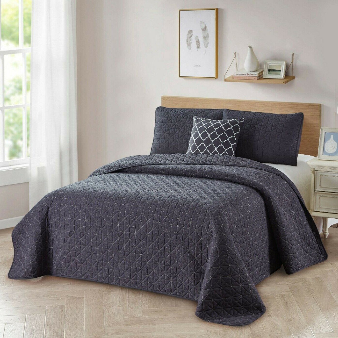Frendorf | 4-teilig: Bibb Home Solid Wendedecke Set mit besticktem Kissen