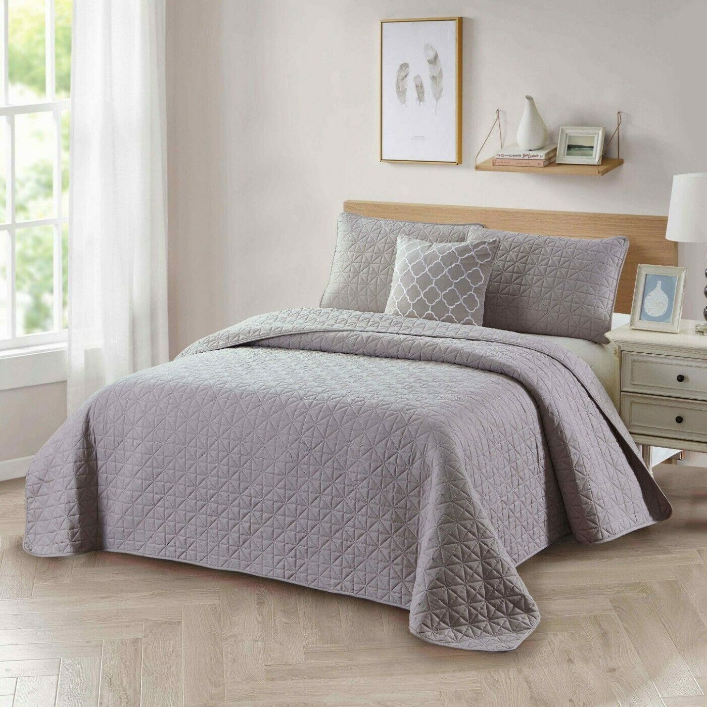 Frendorf | 4-teilig: Bibb Home Solid Wendedecke Set mit besticktem Kissen